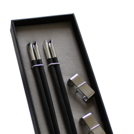 Keno Silver chopsticks in cadeauverpakking (2 setjes chopsticks + 2 rests)